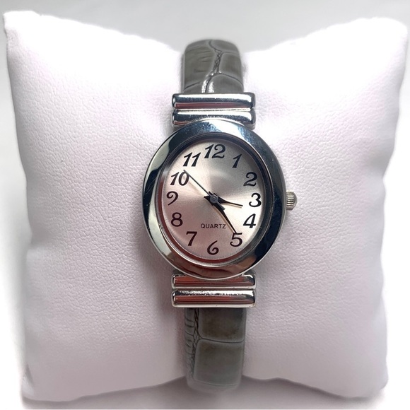 Women’s Analog Wristwatch Stainless Steel Bracelet Band Hinged Closure Quartz - Picture 1 of 10